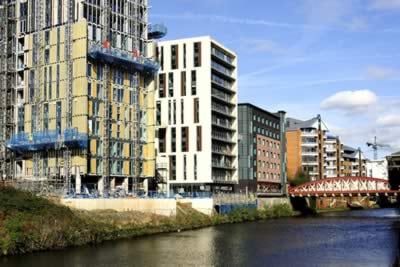 Can Americans buy property in England?