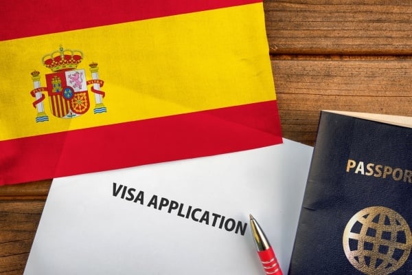 What type of visa do I need to move to Spain as a non-EU citizen?